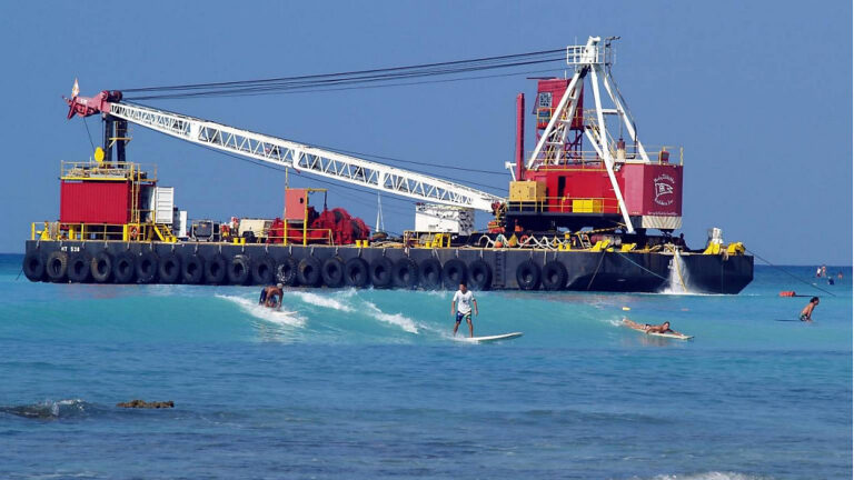 The hydraulic sand recovery system that was used in the Waikiki Beach Nourishment Project in 2012. (Courtesy DLNR)